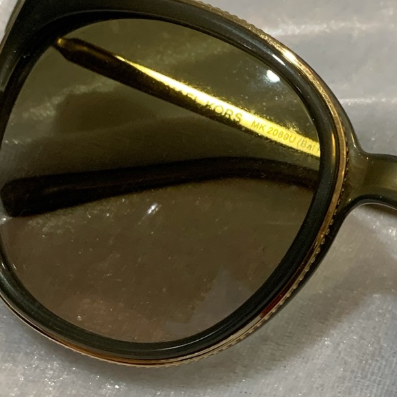 Michael Kors sunglasses in sage color with case - Picture 6 of 15